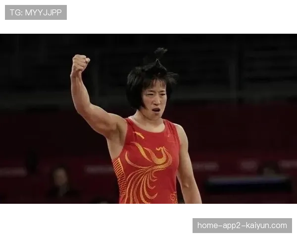 体操赛场惊魂一摔,全场屏息三秒后她爬起继续完成全套动作拿冠军 体操赛场惊魂一摔,全场屏息三秒后她爬起继续完成全套动作拿冠军